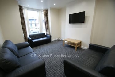 7 bed house, Norwood Terrace, Hyde Park, Leeds, LS61EA - Image 1