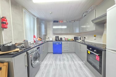 7 bed house, Norwood Terrace, Hyde Park, Leeds, LS61EA - Image 2