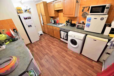 6 bed house, Thornville Avenue, Hyde Park, Leeds, LS61JS - Image 1