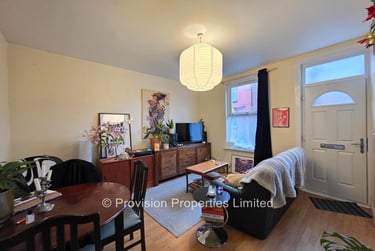 2 bed house, Harold Mount, Hyde Park, Leeds, LS61PW - Image 1