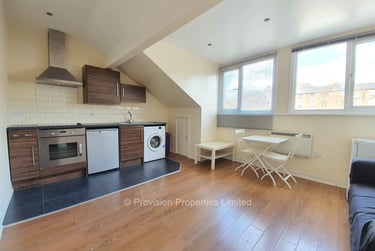 2 bed flat, Moorland Avenue, Hyde Park, Leeds, LS61AP - Image 1
