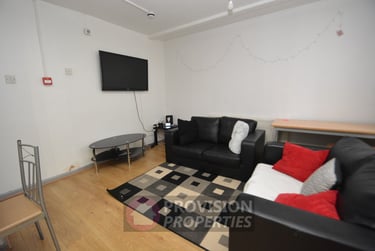 3 bed flat, Regent Terrace, Hyde Park, Leeds, LS61NP - Image 2