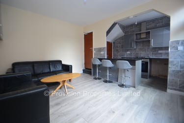 3 bed house, Harold Place, Hyde Park, Leeds, LS61PQ - Image 1