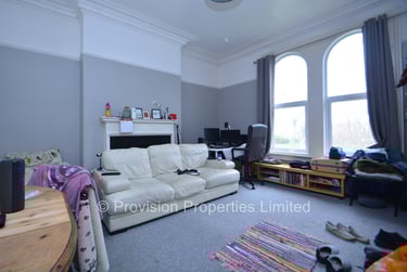 1 bed flat, Moorland Road, Hyde Park, Leeds, LS61AL - Image 1