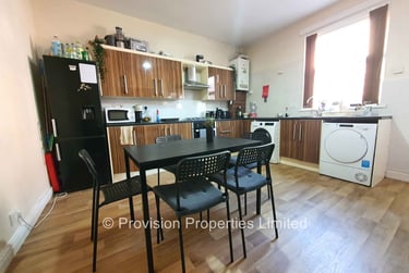 4 bed house, Harold Mount, Hyde Park, Leeds, LS61PW - Image 2