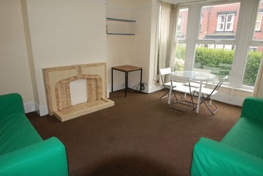 6 bed house, Manor Terrace, Headingley, Leeds, LS61BU - Image 1