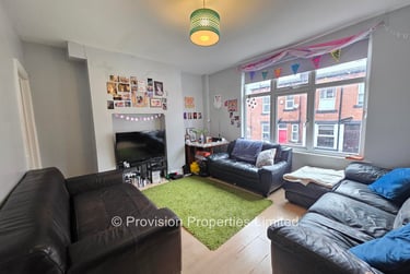 6 bed house, Manor Drive, Hyde Park, Leeds, LS61DD - Image 1