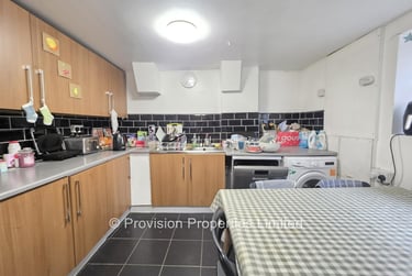 6 bed house, Manor Drive, Hyde Park, Leeds, LS61DD - Image 4