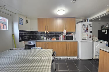 6 bed house, Manor Drive, Hyde Park, Leeds, LS61DD - Image 6