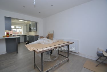 6 bed house, Newport View, Burley, Leeds, LS63DJ - Image 2