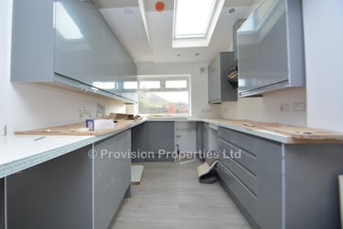 6 bed house, Newport View, Burley, Leeds, LS63DJ - Image 4