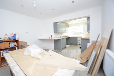 6 bed house, Newport View, Burley, Leeds, LS63DJ - Image 3