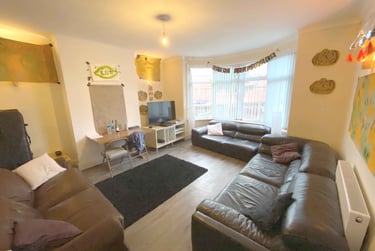 7 bed house, St Michaels Lane, Headingley, Leeds, LS63BR - Image 1
