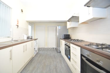 7 bed house, St Michaels Lane, Headingley, Leeds, LS63BR - Image 2