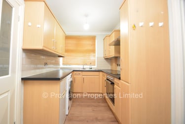 2 bed flat, Foxhill Court, Adel, Leeds, LS165PL - Image 5