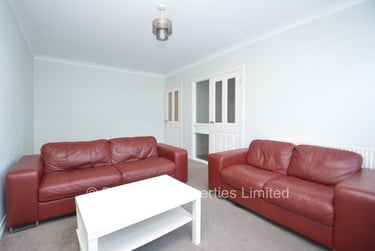 2 bed flat, Foxhill Court, Adel, Leeds, LS165PL - Image 1