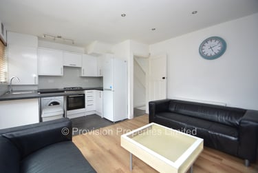 3 bed house, Kelso Gardens, Hyde Park, Leeds, LS29PS - Image 1