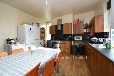 8 bed house, Hill Top Street, Hyde Park, Leeds, LS61NW - Image 5