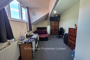 2 bed house, Harold View, Hyde Park, Leeds, LS61PP - Image 2