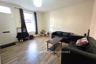 2 bed house, Harold View, Hyde Park, Leeds, LS61PP - Image 1