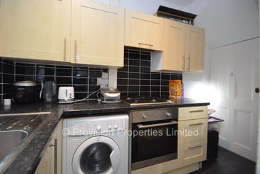 2 bed house, Thornville Road, Burley, Leeds, LS61JY - Image 4