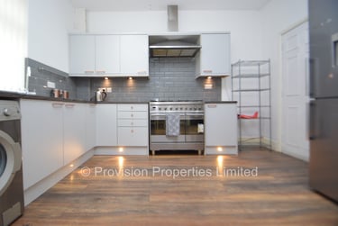 2 bed house, Burley Lodge Road, Burley, Leeds, LS61QF - Image 8