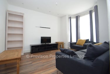 2 bed house, Burley Lodge Road, Burley, Leeds, LS61QF - Image 1