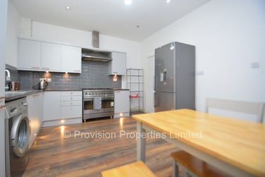 2 bed house, Burley Lodge Road, Burley, Leeds, LS61QF - Image 7