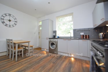 2 bed house, Burley Lodge Road, Burley, Leeds, LS61QF - Image 6