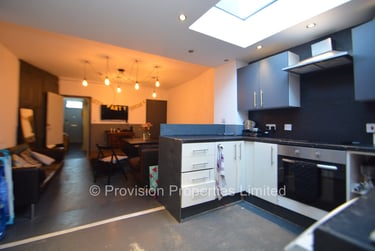6 bed house, Manor Drive, Hyde Park, Leeds, LS61DD - Image 3
