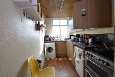 3 bed flat, Cliff Road, Rampart Road, Leeds, LS62ET - Image 3