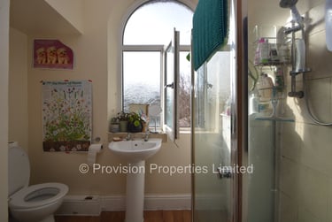 3 bed flat, Cliff Road, Rampart Road, Leeds, LS62ET - Image 2