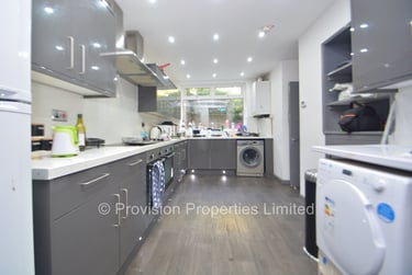 12 bed house, Grosvenor Road, Rampart Road, Leeds, LS62DZ - Image 4