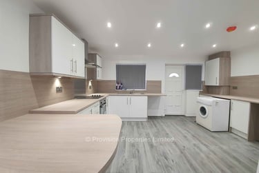 4 bed house, Well Close Rise, Woodhouse, Leeds, LS29ET - Image 2