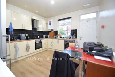 4 bed house, Hessle Mount, Hyde Park, Leeds, LS61EP - Image 2