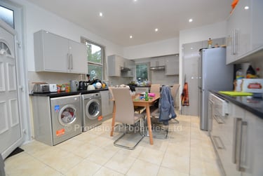 10 bed house, Bainbrigge Road, Headingley, Leeds, LS63AD - Image 2