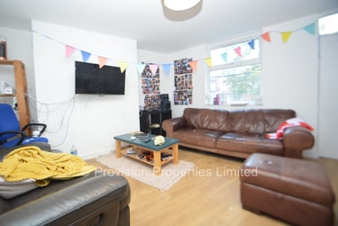 8 bed house, Victoria Road, Hyde Park, Leeds, LS61AS - Image 4