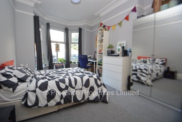 8 bed house, Victoria Road, Hyde Park, Leeds, LS61AS - Image 1