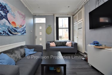 6 bed house, Queens Road, Hyde Park, Leeds, LS61HU - Image 2