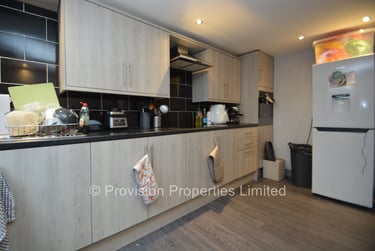 6 bed house, Queens Road, Hyde Park, Leeds, LS61HU - Image 6