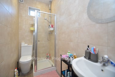 6 bed house, Queens Road, Hyde Park, Leeds, LS61HU - Image 8