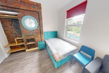 1 bed studio, Cardigan Road, Burley, Leeds, LS61QL - Image 1