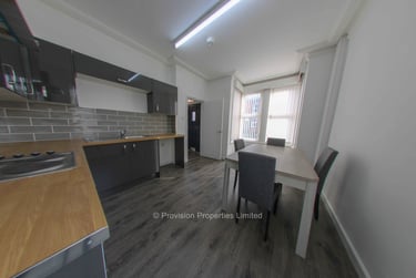 4 bed house, Morris View, Kirkstall, Leeds, LS53EY - Image 2