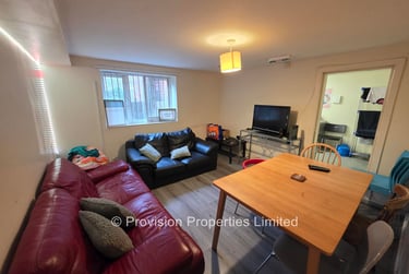 8 bed house, Ash Grove, Hyde Park, Leeds, LS61AY - Image 1