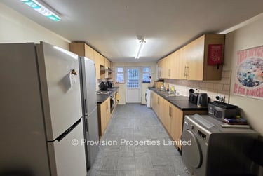 8 bed house, Ash Grove, Hyde Park, Leeds, LS61AY - Image 4