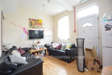 6 bed house, Brudenell Mount, Hyde Park, Leeds, LS61HS - Image 1