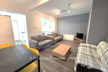 6 bed house, St Annes Drive, Burley, Leeds, LS42SA - Image 1