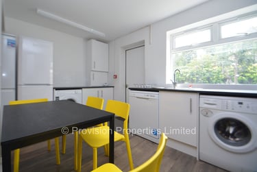 6 bed house, St Annes Drive, Burley, Leeds, LS42SA - Image 3