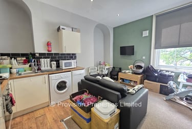 1 bed flat, Moorland Road, Hyde Park, Leeds, LS61AL - Image 1