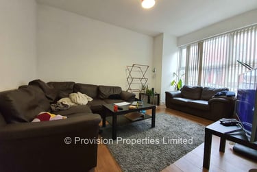 7 bed house, Chestnut Avenue, Hyde Park, Leeds, LS61AZ - Image 2